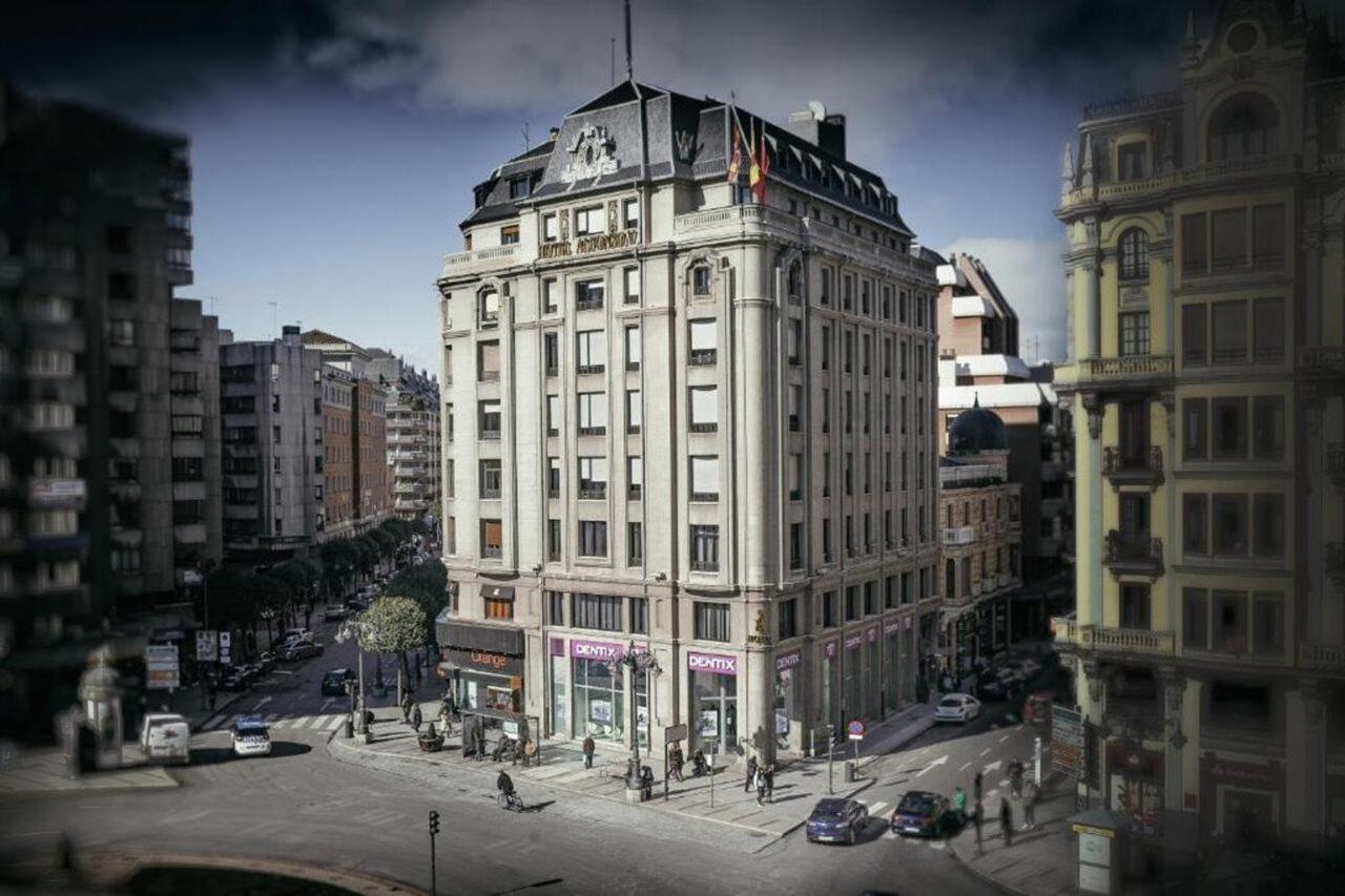 Occidental Leon Alfonso V酒店 外观 照片