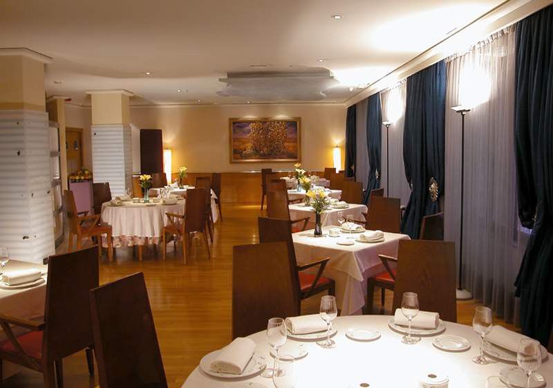 Occidental Leon Alfonso V酒店 餐厅 照片